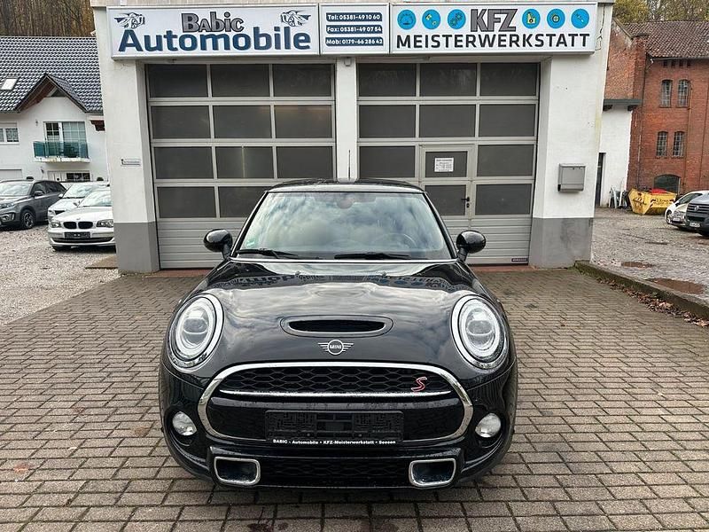 Schwarz Gebraucht 2018 Mini Cooper SD Kleinwagen | 18.999 € (Etwas zu teuer) - Bild 1/4
