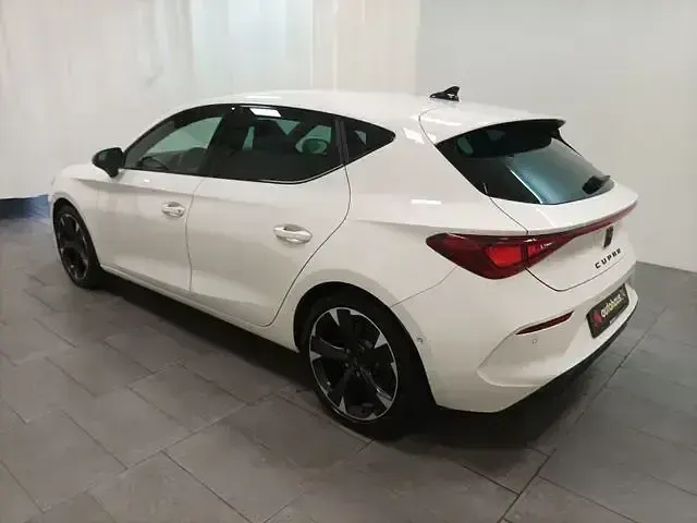 Usado Cupra Leon 310 CV (228 kW) 2022 Blanco Berlina