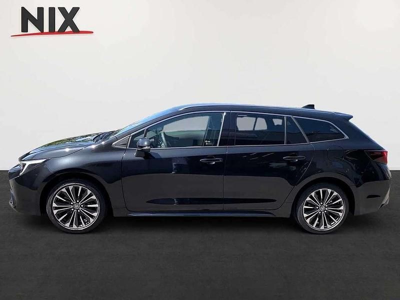 Neu Toyota Corolla 196 PS (144 kW) 2025 Black mica / ink Kombi