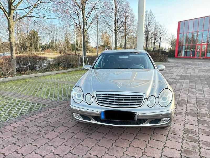 Second-hand Mercedes E200 163 CP (119 kW) 2005 Argintiu Berlinǎ
