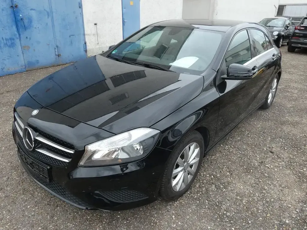 Gebraucht Mercedes A180 109 PS (80 kW) 2014 Schwarz Kleinwagen