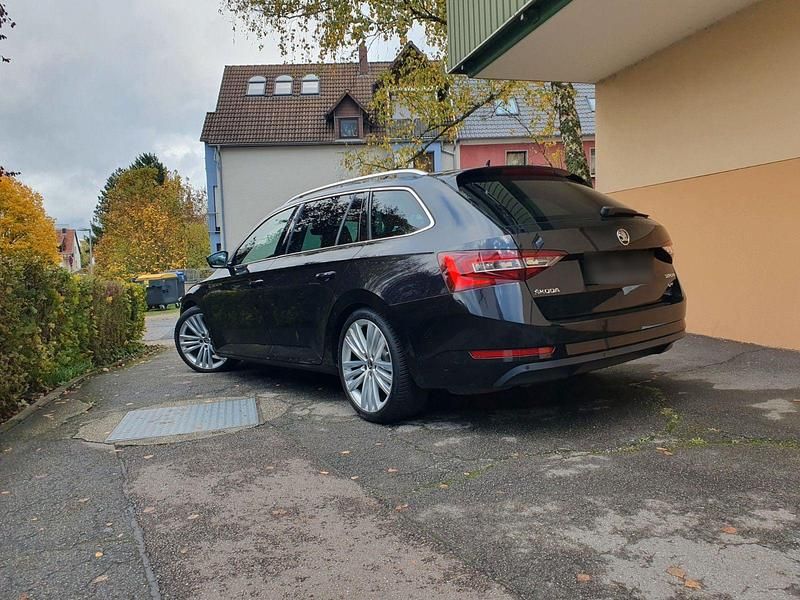 Gebraucht Skoda Superb Style 190 PS (139 kW) 2016 Schwarz Kombi
