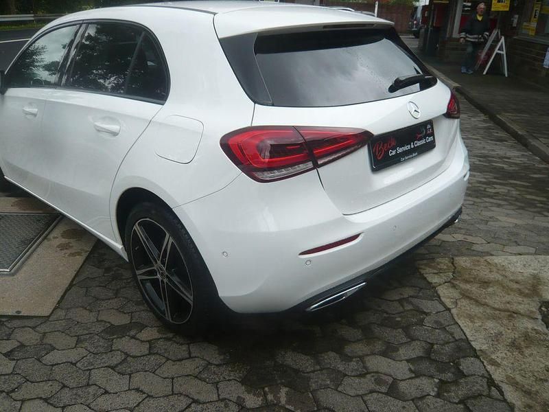 Gebraucht Mercedes A200 Night 163 PS (119 kW) 2020 Weiß Limousine
