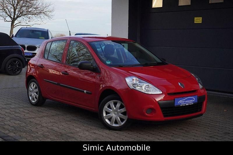 Rot Gebraucht 2012 Renault Clio IV Limousine | 2.650 € (Fairer Preis) - Bild 1/4