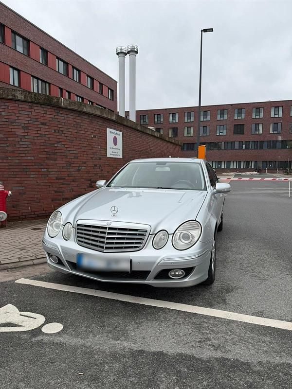 Gebraucht Mercedes E220 170 PS (125 kW) 2007 Grau Limousine