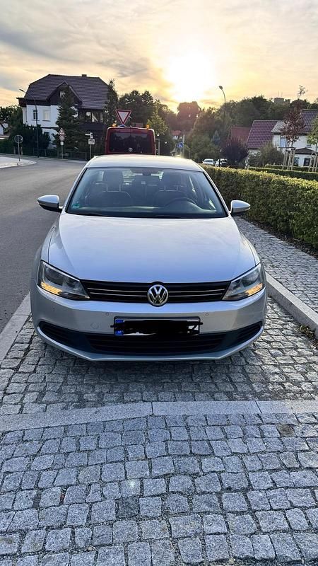 Silber Gebraucht 2012 VW Jetta Limousine | 5.000 € (Guter Preis) - Bild 1/4