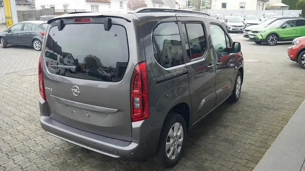 Używany Opel Combo-e Life Ultimate 100 kW (136 KM) 2025 Szary Sedan/Limuzyna
