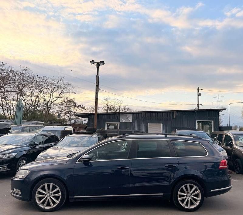Gebraucht VW Passat Comfortline 140 PS (102 kW) 2012 Blau Kombi