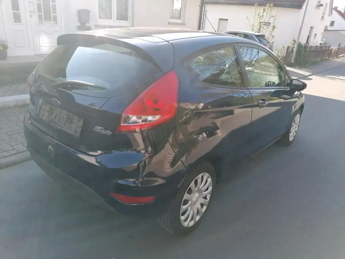 Gebraucht Ford Fiesta 60 PS (44 kW) 2008 Blau Kleinwagen