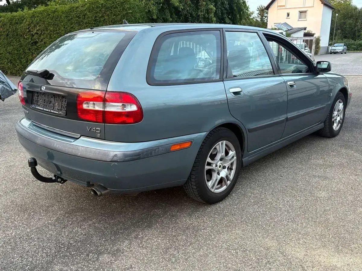 Gebraucht Volvo V40 122 PS (89 kW) 2002 Grau Kombi