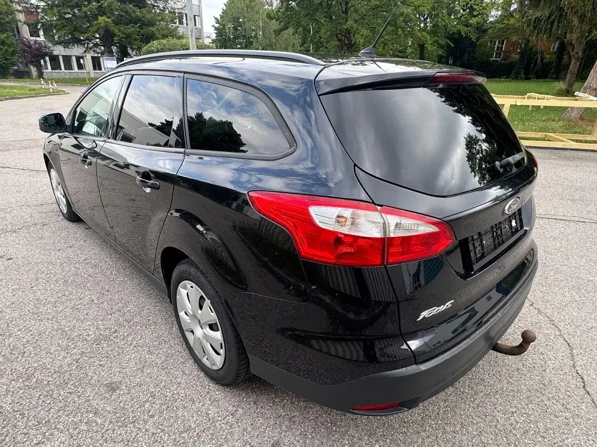 Gebraucht Ford Focus Trend 116 PS (85 kW) 2014 Schwarz Kombi