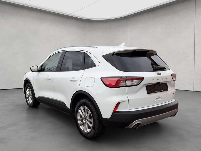 Gebraucht Ford Kuga Titanium 152 PS (111 kW) 2022 Weiß SUV