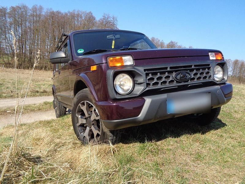 Gebraucht Lada Urban 83 PS (61 kW) 2020 Violet SUV