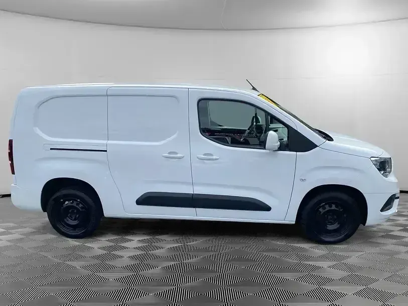 Gebraucht Opel Combo Edition 131 PS (96 kW) 2020 Weiß Van / Kleinbus