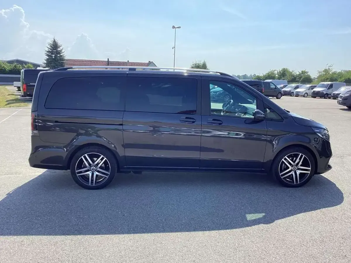 Gebraucht Mercedes V300 Style 237 PS (174 kW) 2026 Grau Van / Kleinbus