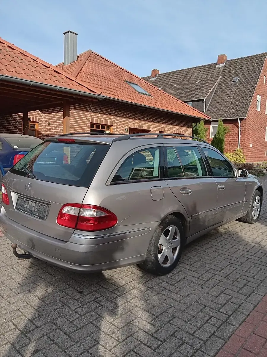 Gebraucht Mercedes E240 Elegance 177 PS (130 kW) 2004 Grau Kombi