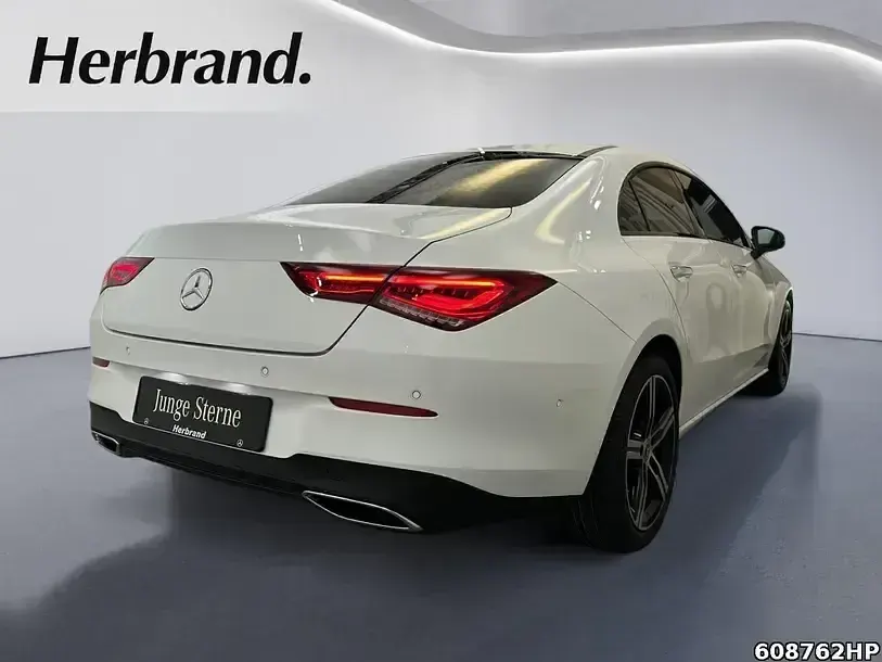 Gebraucht Mercedes CLA220 Progressive 190 PS (139 kW) 2022 Weiß Coupé