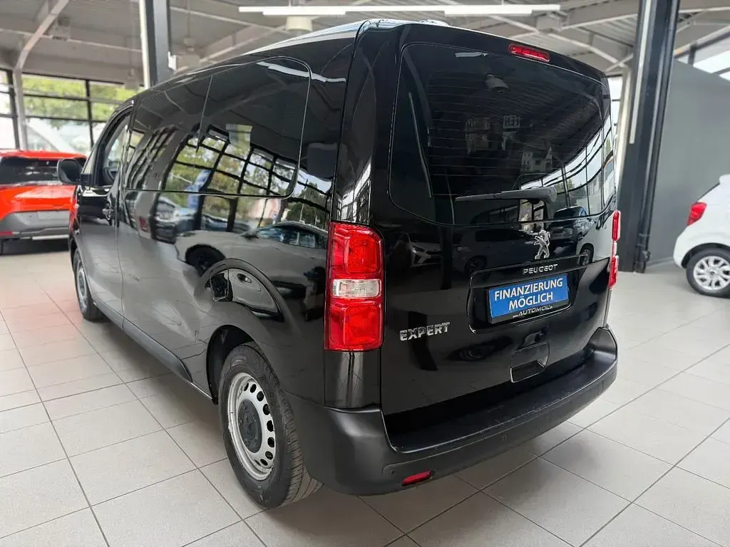 Gebraucht Peugeot Expert 150 PS (110 kW) 2017 Schwarz Van