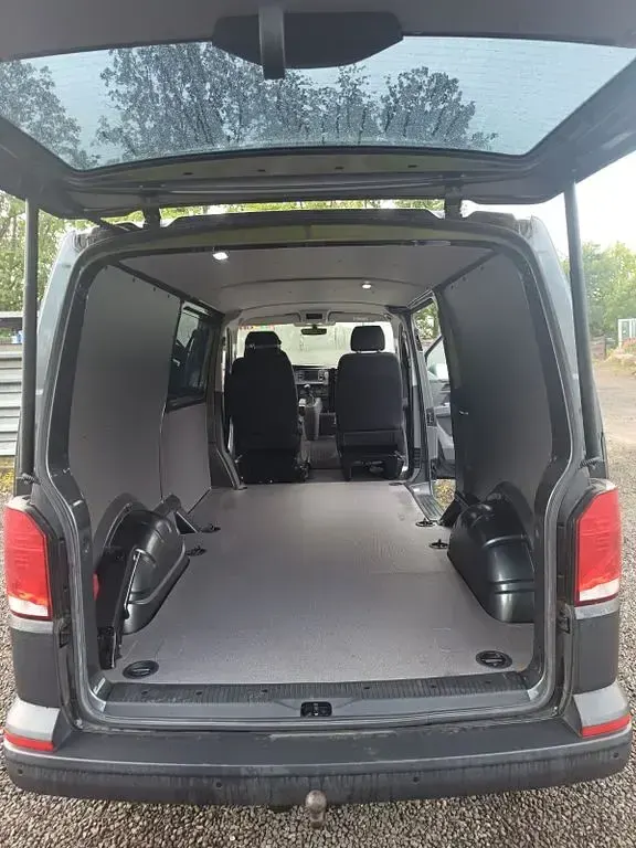 Gebraucht VW Transporter 150 PS (110 kW) 2020 Braun Van