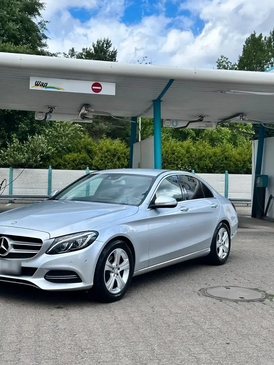 Gebraucht Mercedes C180 156 PS (114 kW) 2015 Silber Limousine