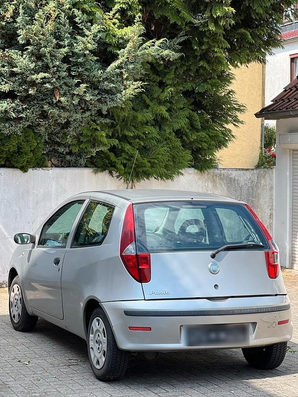 Grau Gebraucht 2004 Fiat Punto Kleinwagen | 499 € (Guter Preis) - Bild 1/4