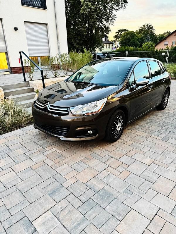 Braun Gebraucht 2013 Citroën C4 Start Limousine | 4.500 € (Fairer Preis) - Bild 1/4