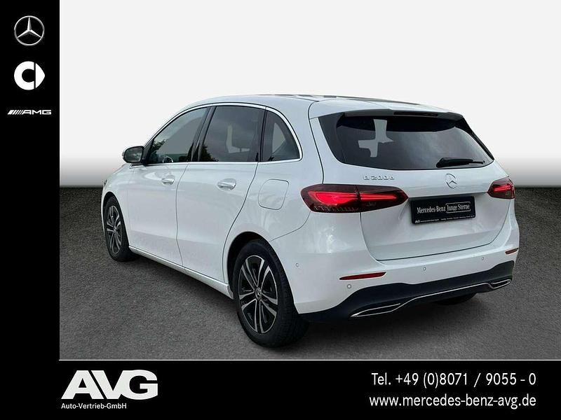 Gebraucht Mercedes B200 Progressive 150 PS (110 kW) 2024 Digitalweiß Van / Kleinbus
