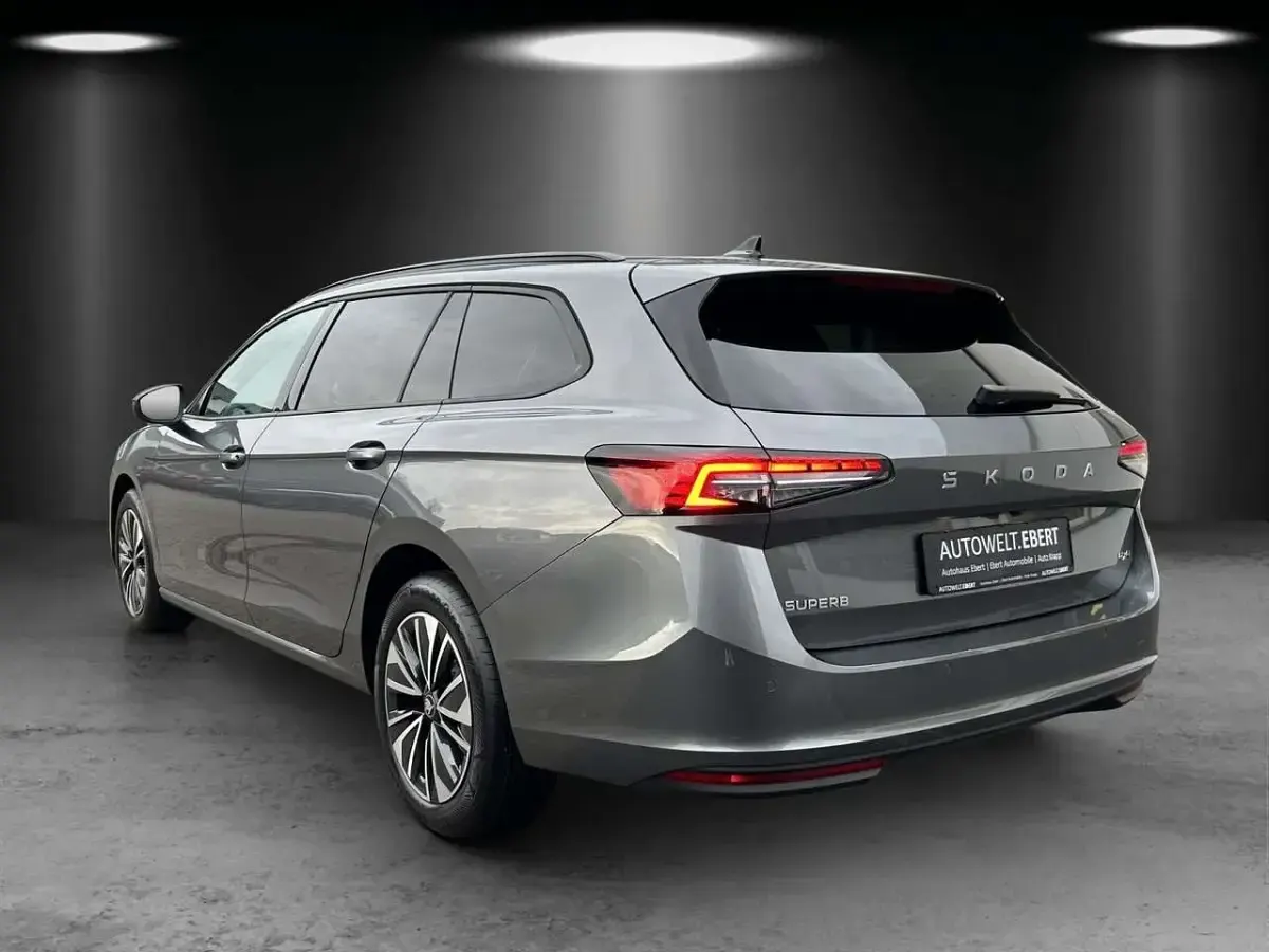 Neu Skoda Superb Selection 193 PS (141 kW) 2026 Grau Limousine