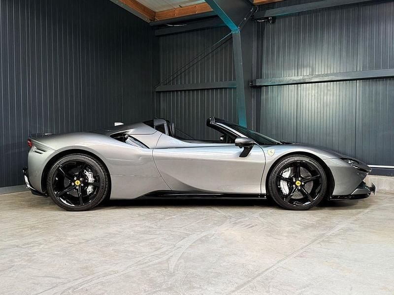 Gebraucht Ferrari SF90 999 PS (734 kW) 2024 Grau Cabrio