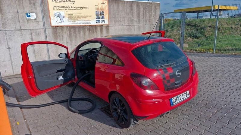 Gebraucht Opel Corsa Sport 101 PS (74 kW) 2010 Rot Limousine