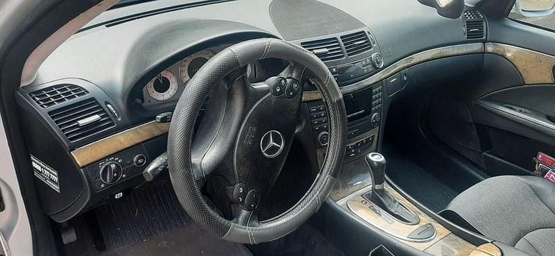 Silber Gebraucht 2007 Mercedes E320 Avantgarde Limousine | 5.500 € (Guter Preis) - Bild 1/4