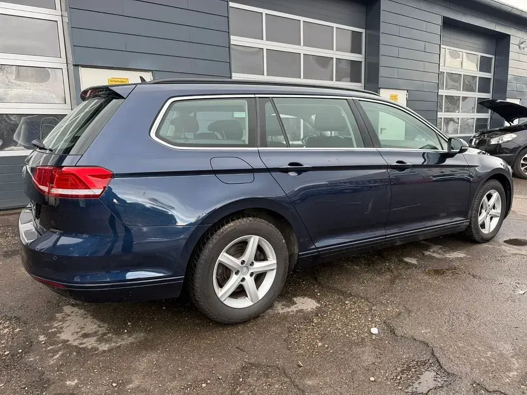Gebraucht VW Passat Comfortline 150 PS (110 kW) 2015 Blau Kombi