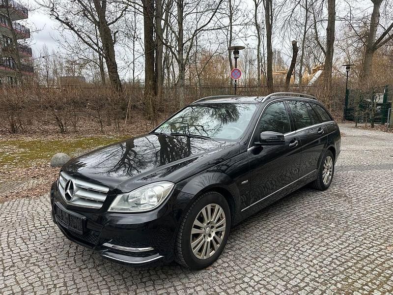 Gebraucht Mercedes C180 Elegance 156 PS (114 kW) 2011 Schwarz Limousine