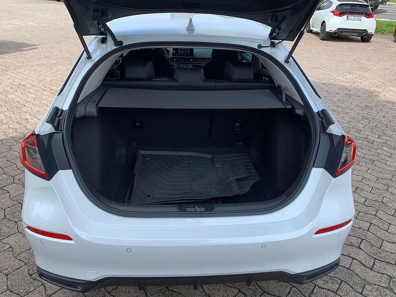 Gebraucht Honda Civic Elegance 143 PS (105 kW) 2024 Platinum white Limousine