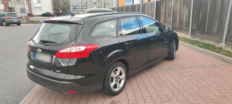Gebraucht Ford Focus 115 PS (84 kW) 2012 Schwarz Kombi