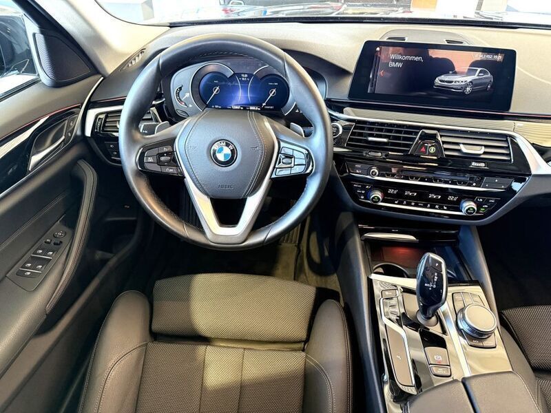 Gebraucht BMW 520 Sport Line 184 PS (135 kW) 2018 Sophistograu brillanteffekt me Limousine