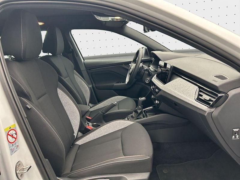 Gebraucht Skoda Scala Tour 150 PS (110 kW) 2025 Moonweiss metallic Kleinwagen