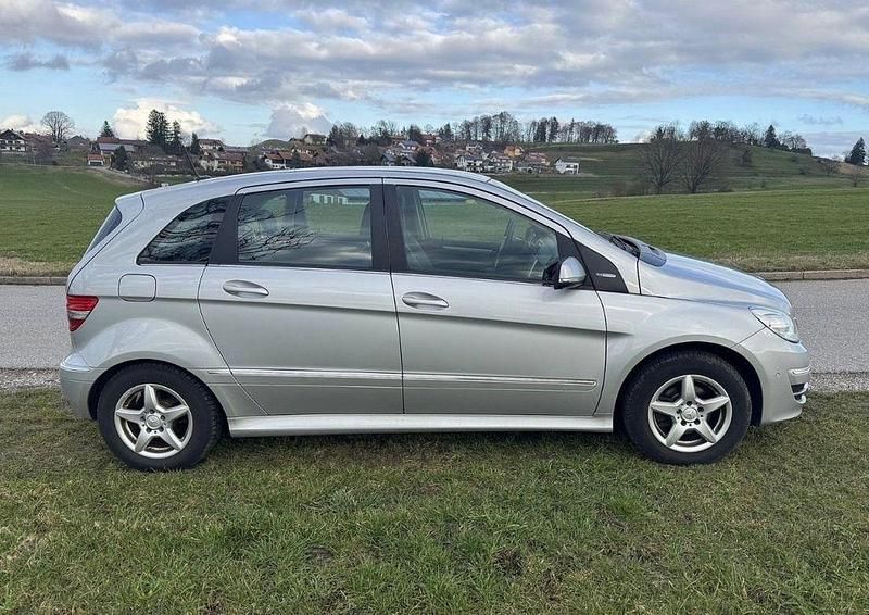 Gebraucht Mercedes B170 116 PS (85 kW) 2009 Silber Van / Kleinbus