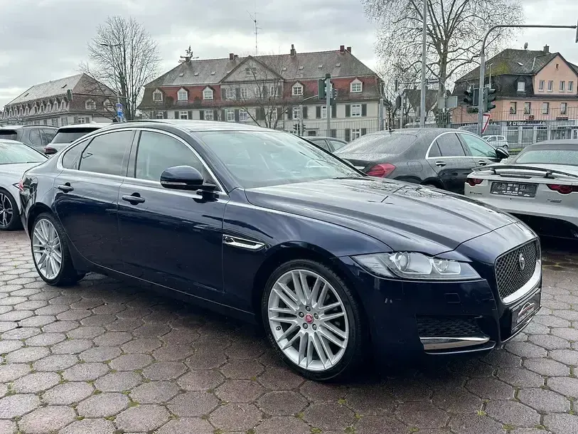 Gebraucht Jaguar XF Prestige 241 PS (177 kW) 2018 Blau Limousine