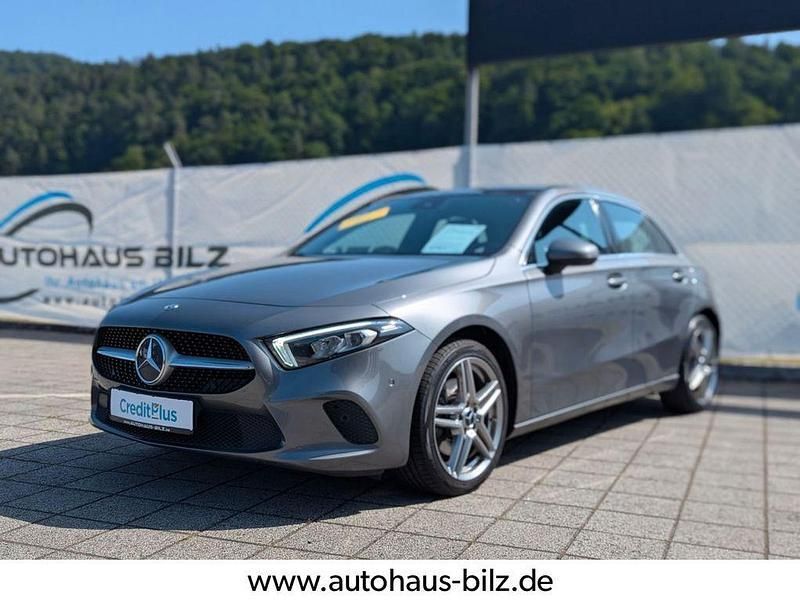 Grau Gebraucht 2018 Mercedes A220 Limousine | 22.480 € (Fairer Preis) - Bild 1/2