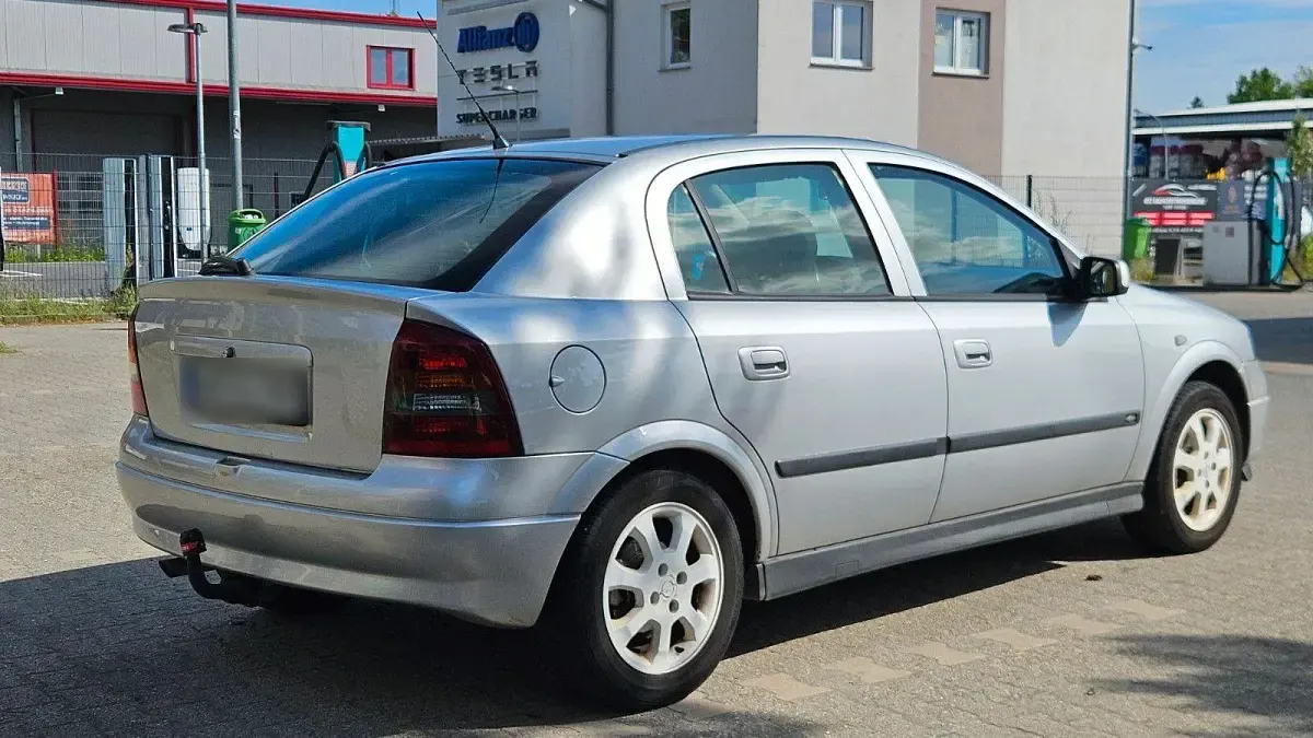 Gebraucht Opel Astra 101 PS (74 kW) 2002 Silber Limousine