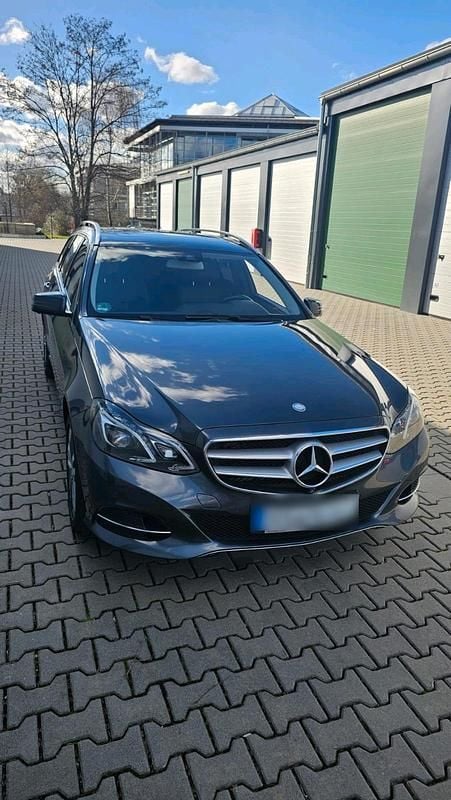 Gebraucht Mercedes E220 Edition 170 PS (125 kW) 2016 Grau Kombi