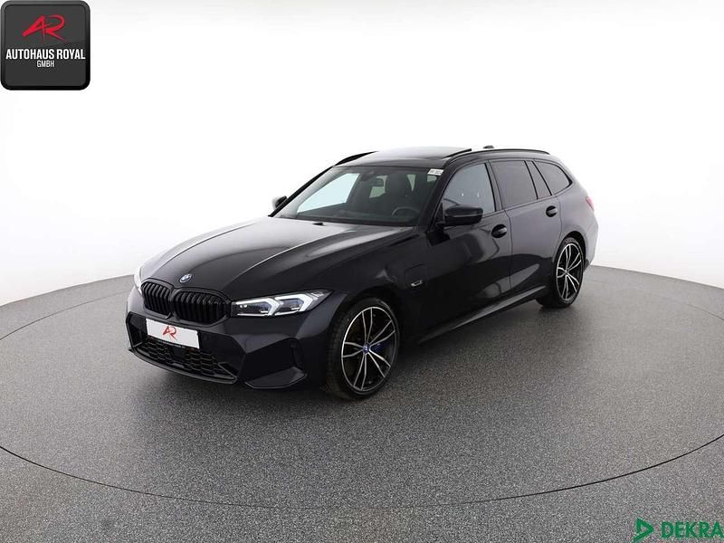 Black sapphire Gebraucht 2022 BMW 320e M Sport Kombi | 34.780 € (Teuer) - Bild 1/4