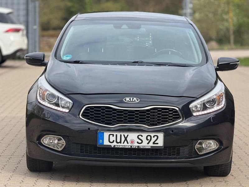 Usado Kia Ceed 128 HP (94 kW) 2014 Preto Citadino