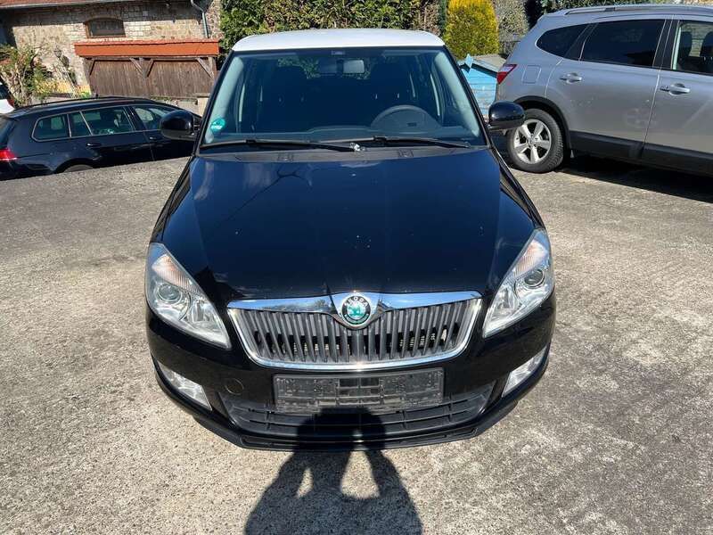 Schwarzmagic perleffekt Gebraucht 2012 Skoda Fabia Family Kleinwagen | 3.999 € (Fairer Preis) - Bild 1/4