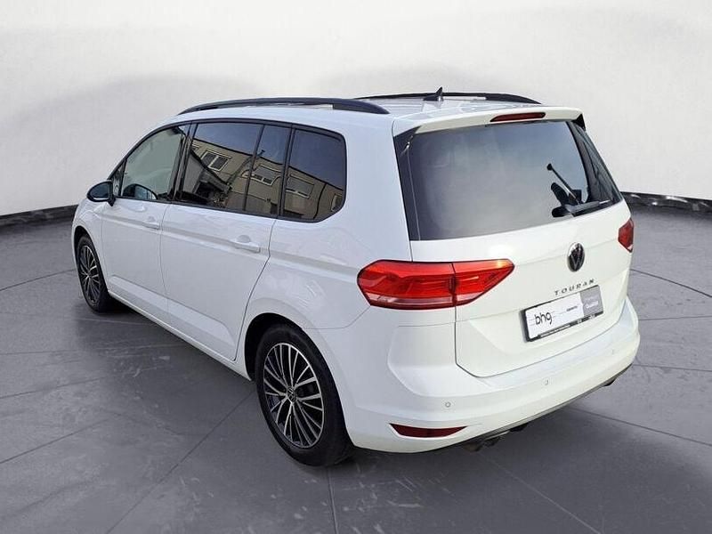 Gebraucht VW Touran Comfortline 150 PS (110 kW) 2022 Pure white Van / Kleinbus