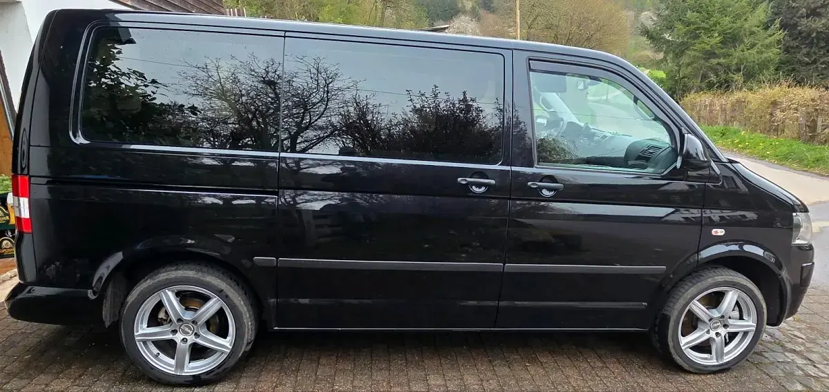 Gebraucht VW Multivan 102 PS (75 kW) 2013 Schwarz Van / Kleinbus
