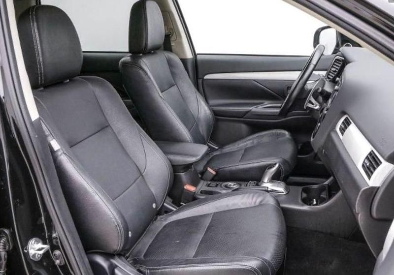 Gebraucht Mitsubishi Outlander P-HEV 121 PS (88 kW) 2014 Schwarz SUV