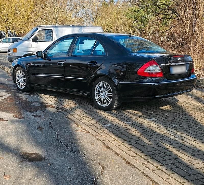 Gebraucht Mercedes E320 Avantgarde 190 PS (139 kW) 2007 Schwarz Limousine