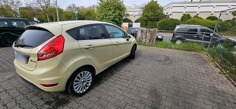 Gebraucht Ford Fiesta 90 PS (66 kW) 2009 Gelb Kleinwagen